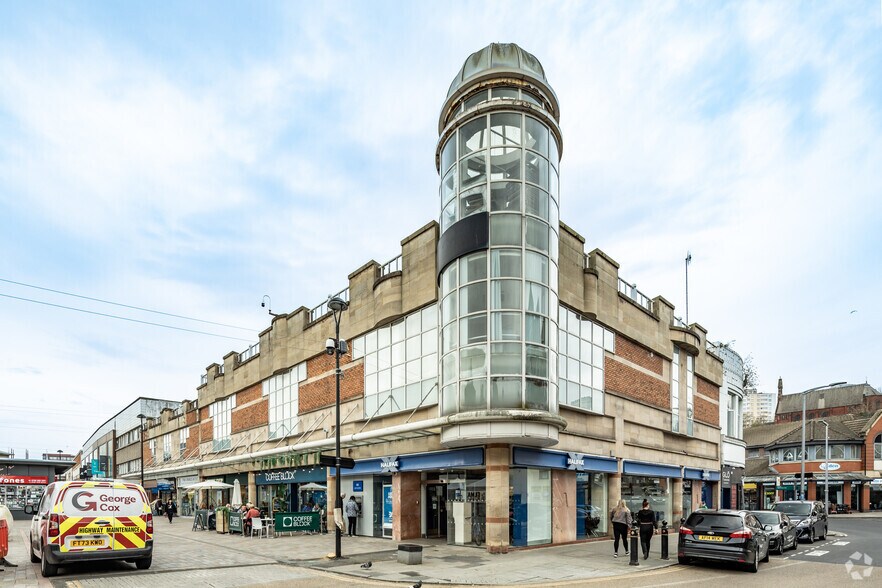 Great Underbank, Stockport to rent - Building Photo - Image 2 of 14