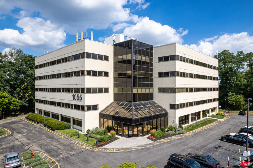 1055 Parsippany Blvd, Parsippany, NJ for rent - Building Photo - Image 1 of 20