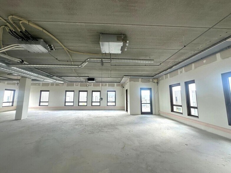 Office in Genas for sale - Interior Photo - Image 1 of 5