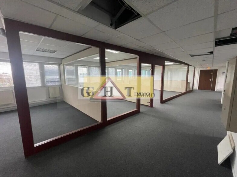 Office in Massy to rent - Interior Photo - Image 3 of 24