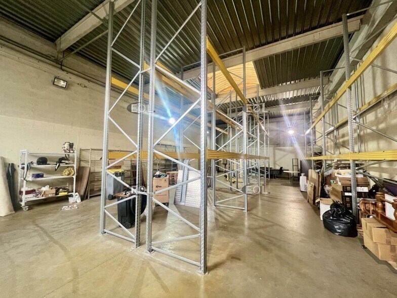 Light Industrial in Tremblay-en-France to rent - Building Photo - Image 2 of 6