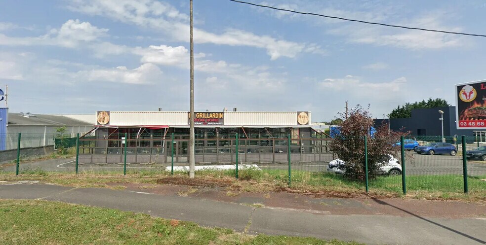 576 Rue Lamartine, Saint-Germain-du-Puy for sale - Building Photo - Image 1 of 4