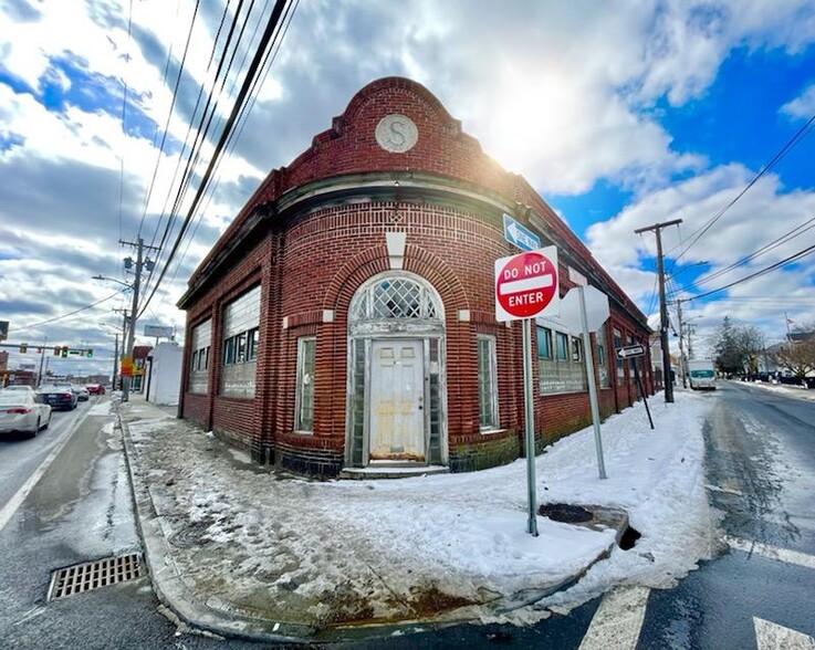 464 Broad St, Central Falls, RI for sale - Building Photo - Image 1 of 1