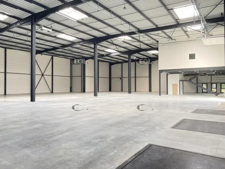 Industrial in Corbas to rent - Building Photo - Image 3 of 40