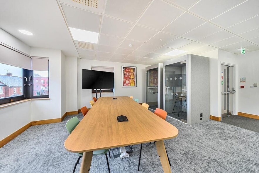 74-78 Victoria St, St Albans to rent - Building Photo - Image 3 of 14