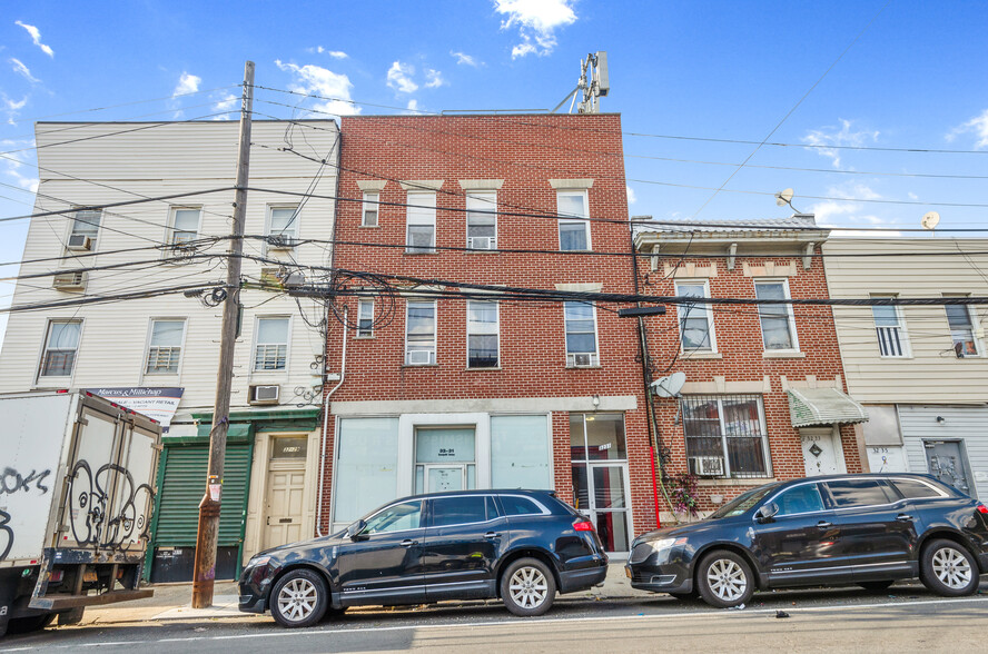 32-31 Greenpoint Ave, Long Island City, NY for sale - Building Photo - Image 1 of 1