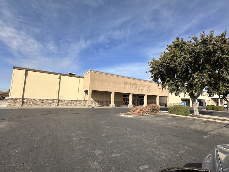 2525 S Mooney Blvd, Visalia, CA for rent - Building Photo - Image 2 of 4