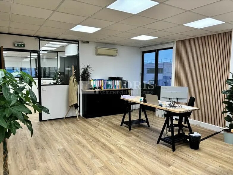 34-36 Rue Du 35eme Regiment D'Aviation, Bron to rent - Interior Photo - Image 1 of 4