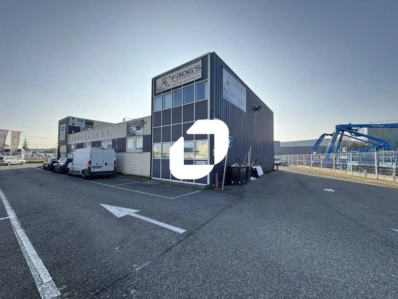 Light Industrial in Villabé to rent - Building Photo - Image 2 of 15