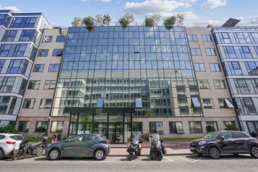 Office in Levallois-Perret to rent - Building Photo - Image 1 of 9