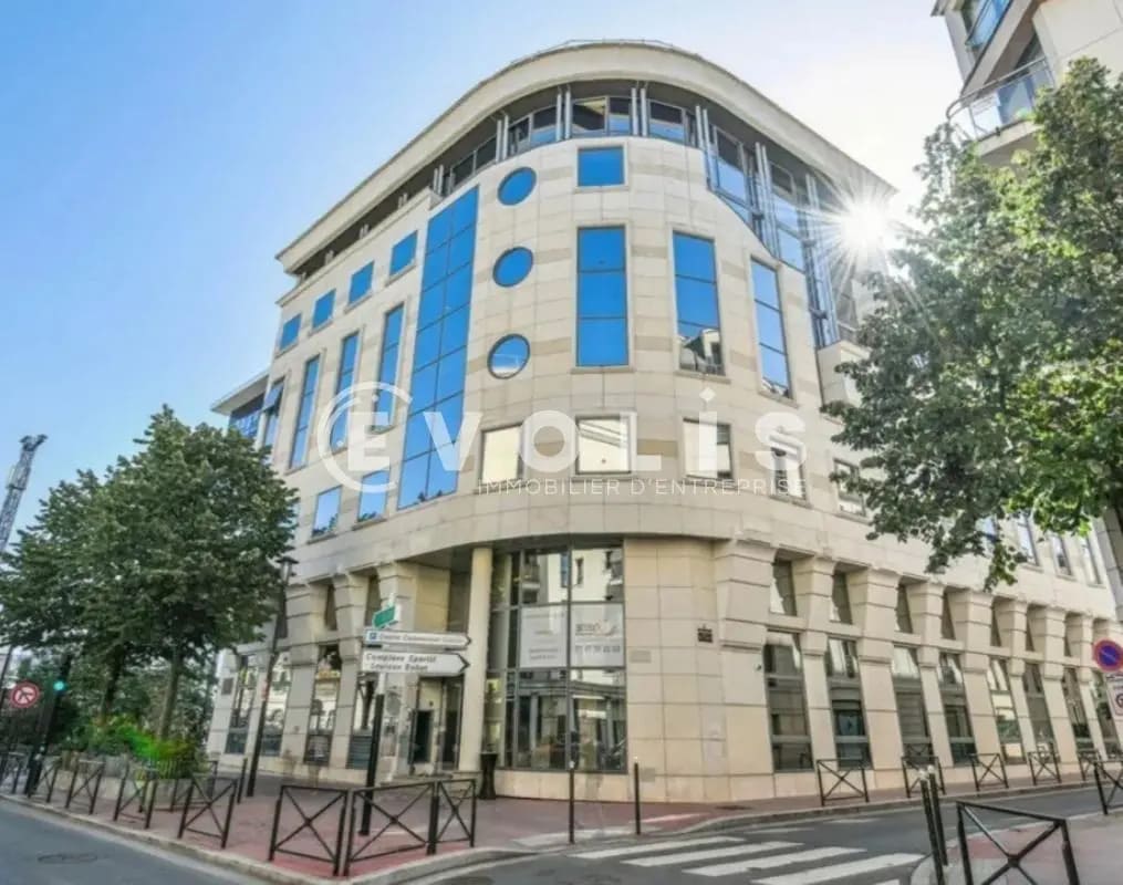 Office in Levallois-Perret to rent Building Photo- Image 1 of 13