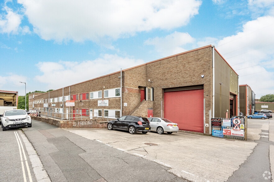 Dixon Rd, Bristol to rent - Building Photo - Image 2 of 6