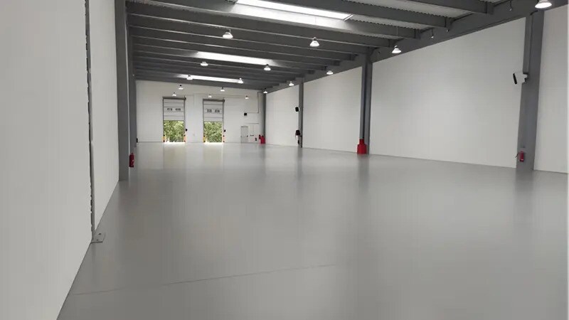 Office in Tremblay-en-France to rent - Interior Photo - Image 2 of 10