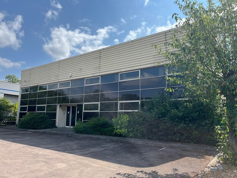 71 Alston Dr, Milton Keynes to rent - Building Photo - Image 1 of 9