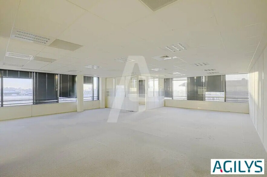 Office in Massy to rent - Building Photo - Image 3 of 16