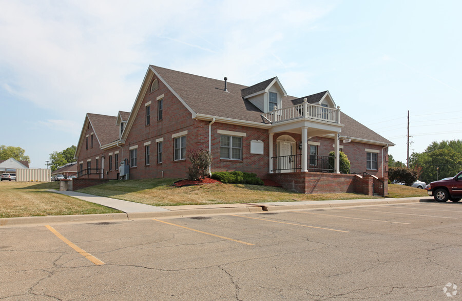 1111 SW Gage Blvd, Topeka, KS for sale - Primary Photo - Image 1 of 1