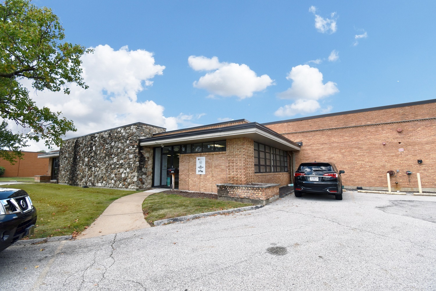 11721-11723 Northline Industrial Blvd, Maryland Heights, MO for rent Building Photo- Image 1 of 4