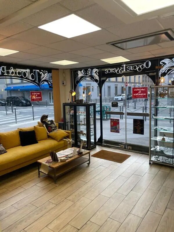 Retail in Lyon to rent Interior Photo- Image 1 of 5