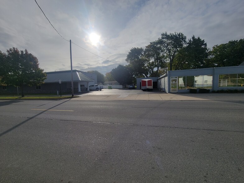 400 Woodside, Essexville, MI for rent - Building Photo - Image 1 of 34