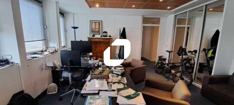 Office in Paris for sale - Interior Photo - Image 1 of 4