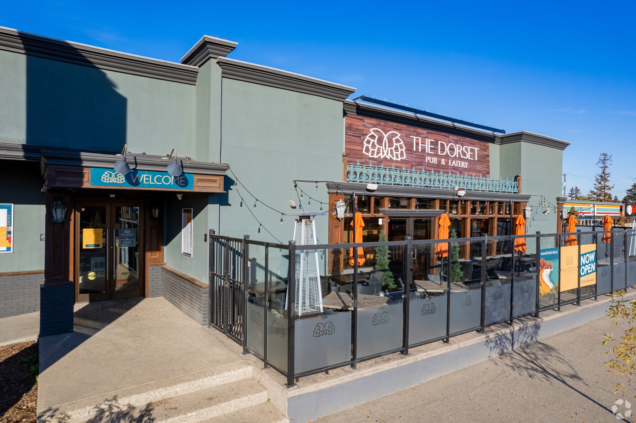 3820 & 3804 - 17 Avenue SW portfolio of 2 properties for sale on LoopNet.co.uk Primary Photo- Image 1 of 3