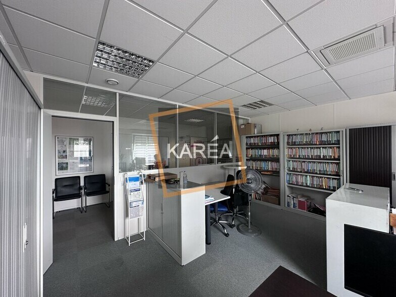 Office in Magny-le-Hongre to rent - Interior Photo - Image 2 of 5