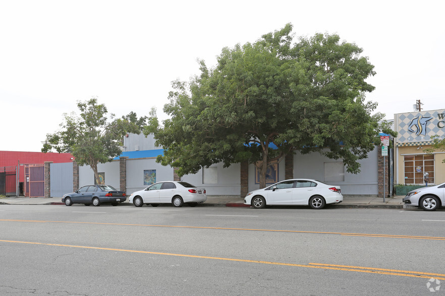 7119 Owensmouth Ave, Canoga Park, CA for rent - Building Photo - Image 2 of 6