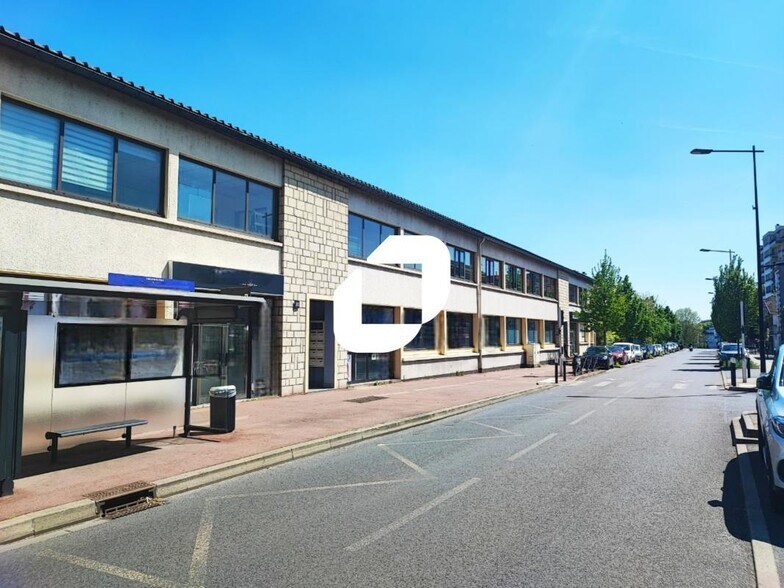 Office in Joinville-le-Pont to rent - Building Photo - Image 3 of 8