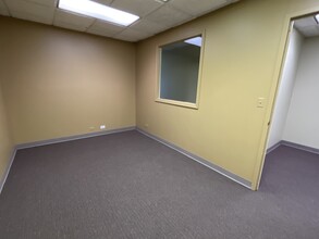 1550 N Northwest Hwy, Park Ridge, IL for rent Interior Photo- Image 2 of 3