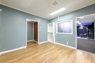 14852 Ventura Blvd, Sherman Oaks, CA for rent Building Photo- Image 2 of 12