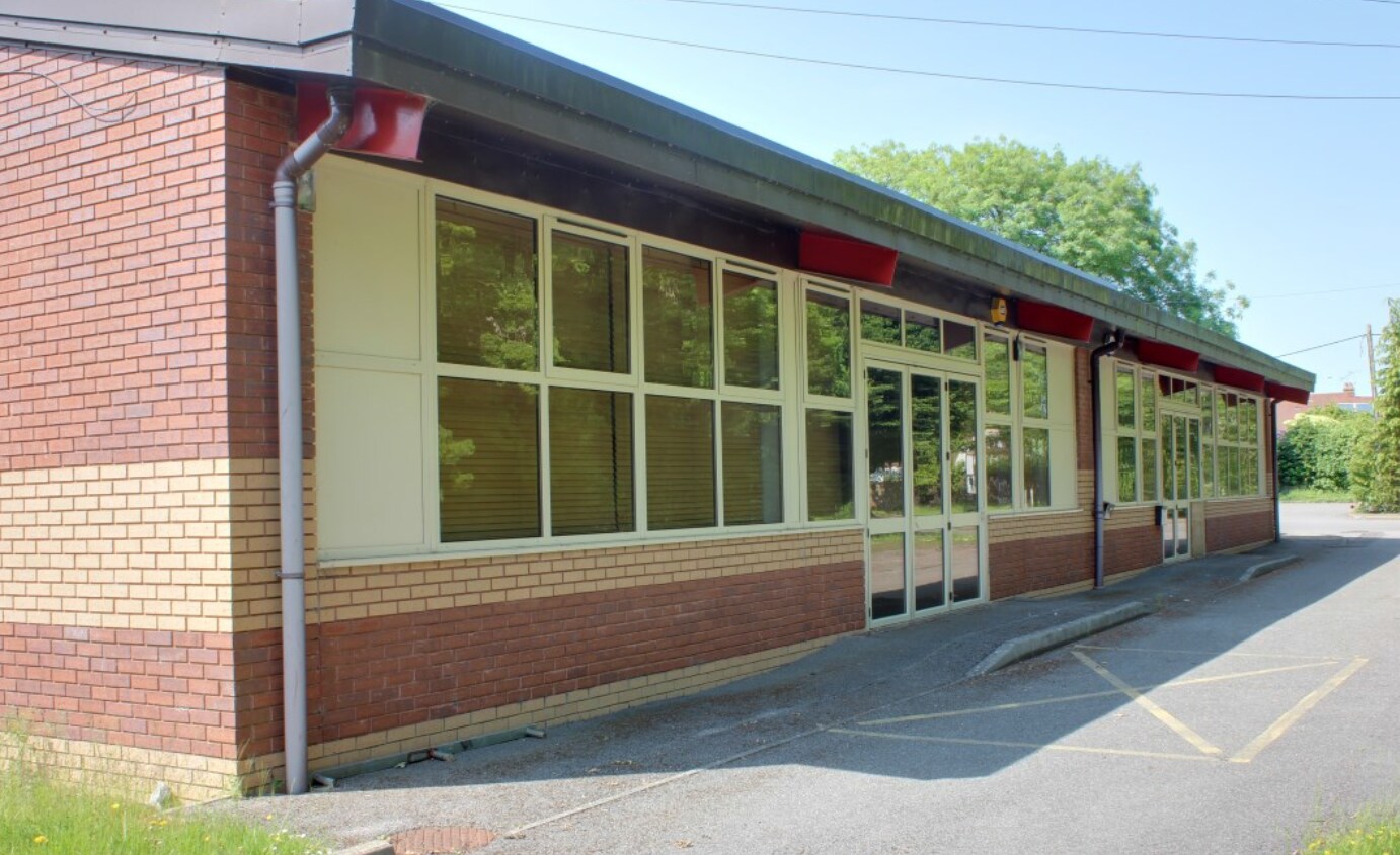 22-27 Busgrove Ln, Stoke Row for sale Primary Photo- Image 1 of 1