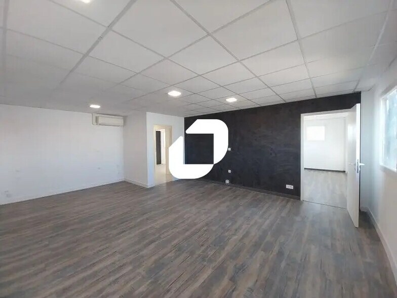 Office in Pérols to rent - Interior Photo - Image 1 of 8