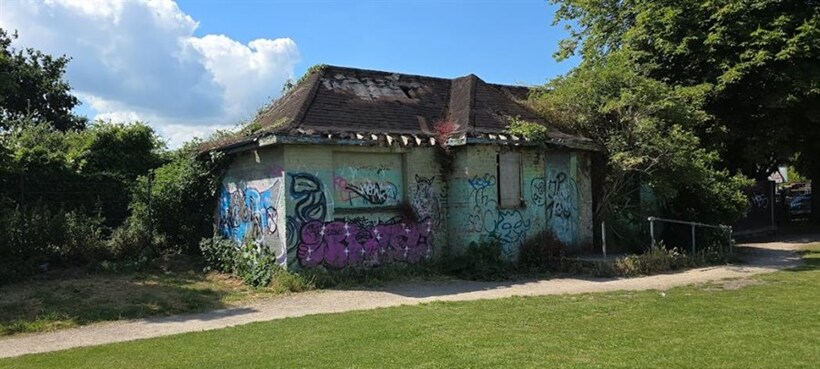 Alexandra Dr, Surbiton for sale - Primary Photo - Image 1 of 1