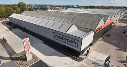 Crossley Rd, Stockport to rent Building Photo- Image 1 of 2