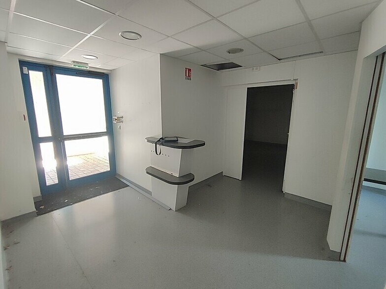 Office in Villefontaine for sale - Interior Photo - Image 2 of 8