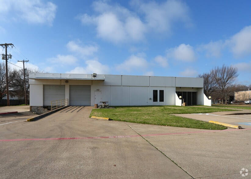 113 NW Hillery St, Burleson, TX for rent - Building Photo - Image 2 of 4