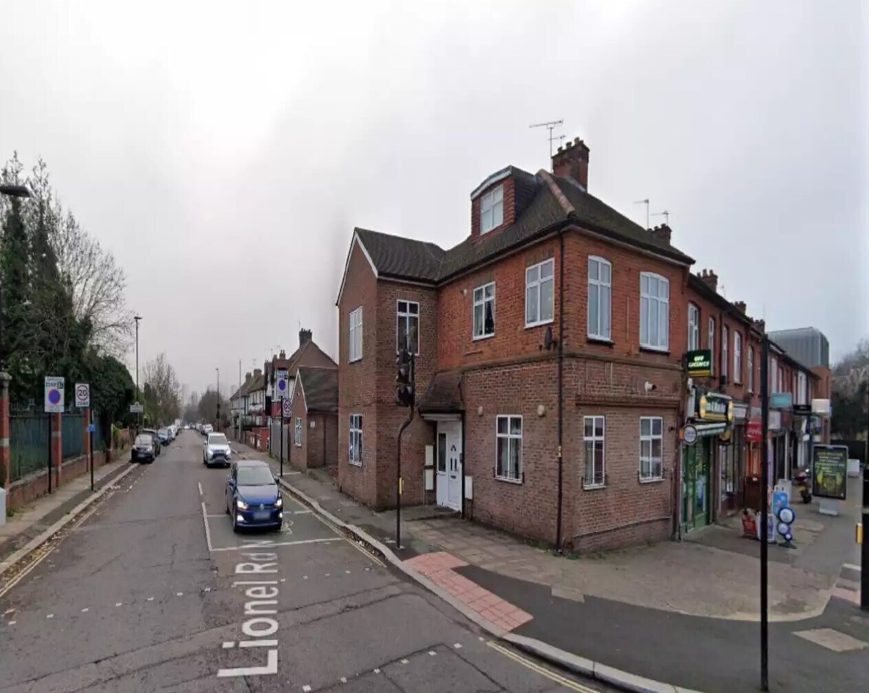 Popes Ln, London for sale Primary Photo- Image 1 of 1