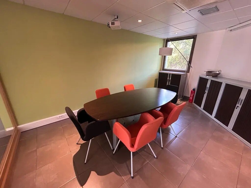 515 Avenue De La Tramontane, La Ciotat, BDR 13600 - Unit Bâtiment C - - Interior Photo - Image 2 of 9