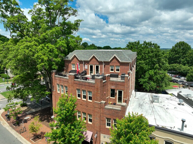 212 S Main St, Davidson, NC for rent - Building Photo - Image 2 of 5