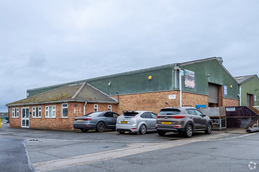 Hixon Airfield, Hixon to rent - Primary Photo - Image 3 of 4