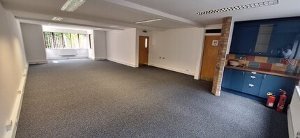 3-5 Station Rd, Pulborough to rent Interior Photo- Image 2 of 2