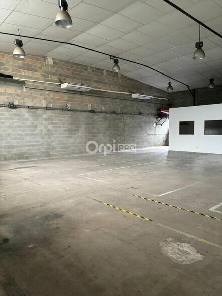 Industrial in La Seyne-sur-Mer to rent - Interior Photo - Image 2 of 8