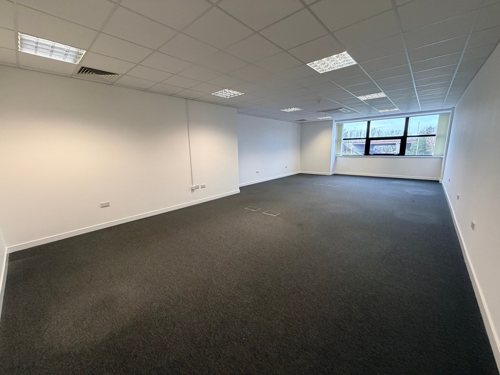 Burnbrae Rd, Linwood to rent Interior Photo- Image 1 of 3