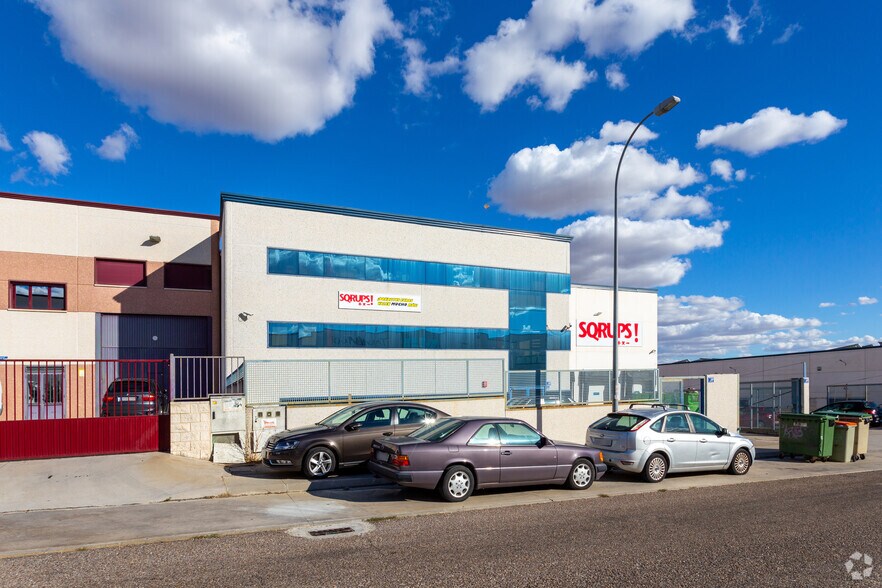 Avenida de las Retamas, 151, Casarrubios del Monte, Toledo to rent - Building Photo - Image 2 of 2