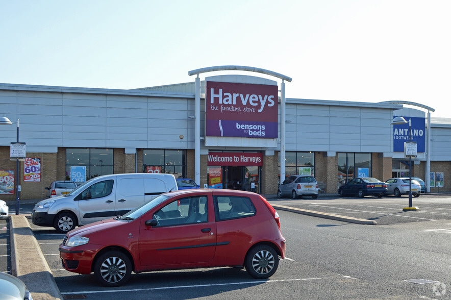 Colliers Way, Telford to rent - Building Photo - Image 2 of 8