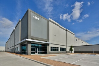 Beltway 8 & Hiram Clark, Houston, TX to rent Interior Photo- Image 1 of 1