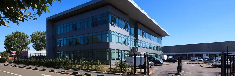 Route Principale Du Port, Gennevilliers to rent - Building Photo - Image 2 of 14