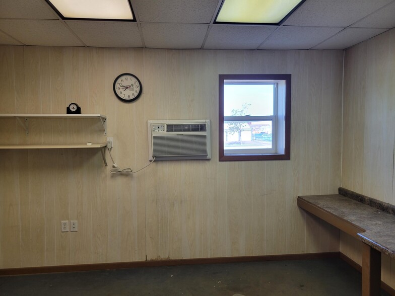 412AR 5th Ave SW, Aberdeen, SD for rent - Interior Photo - Image 2 of 6