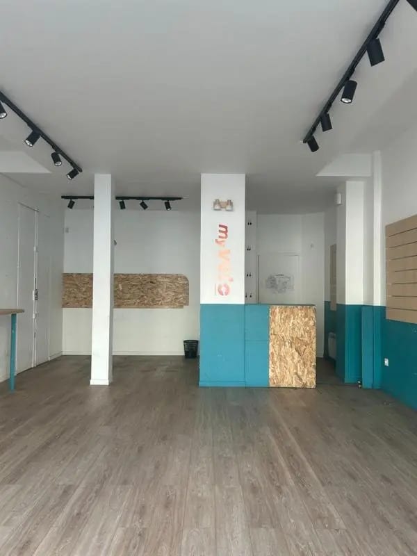 Location Commerce 67 m² - Photo 1