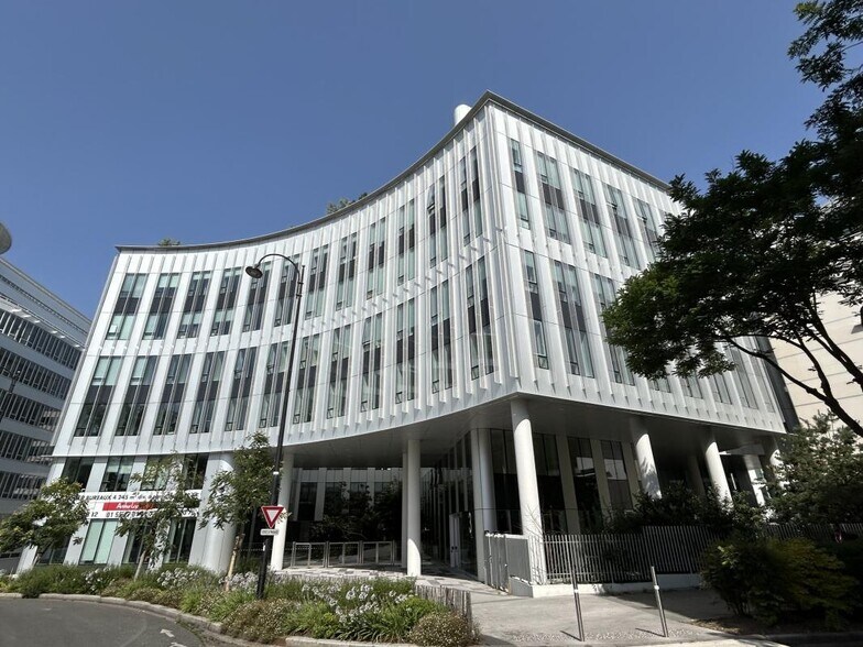 Office in Rueil-Malmaison to rent - Building Photo - Image 3 of 13